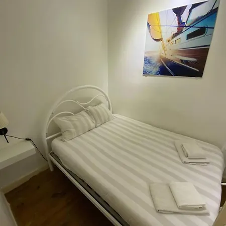 Spacious Near Historic Centre 60 Sqm With Wi Fi Apartman