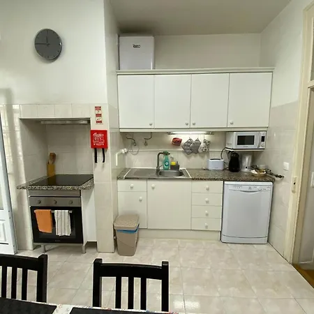 Spacious Near Historic Centre 60 Sqm With Wi Fi شقة *