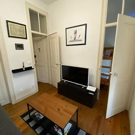 Spacious Near Historic Centre 60 Sqm With Wi Fi * Lissabon