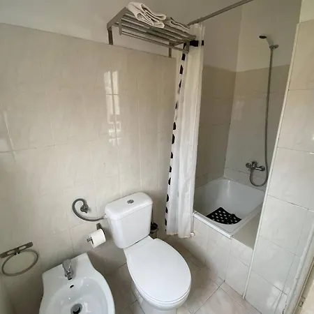 Spacious Near Historic Centre 60 Sqm With Wi Fi * Lissabon